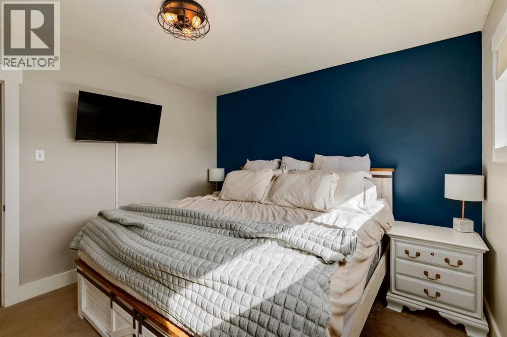 Single Family House 4 Level for Sale in  Glasgow Drive SW Glendale Calgary 