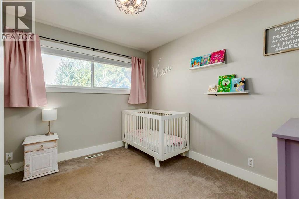 Single Family House 4 Level for Sale in  Glasgow Drive SW Glendale Calgary 