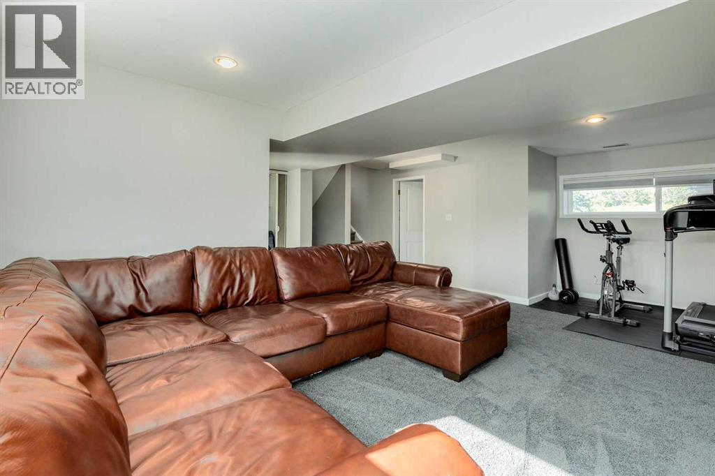 Single Family House 4 Level for Sale in  Glasgow Drive SW Glendale Calgary 