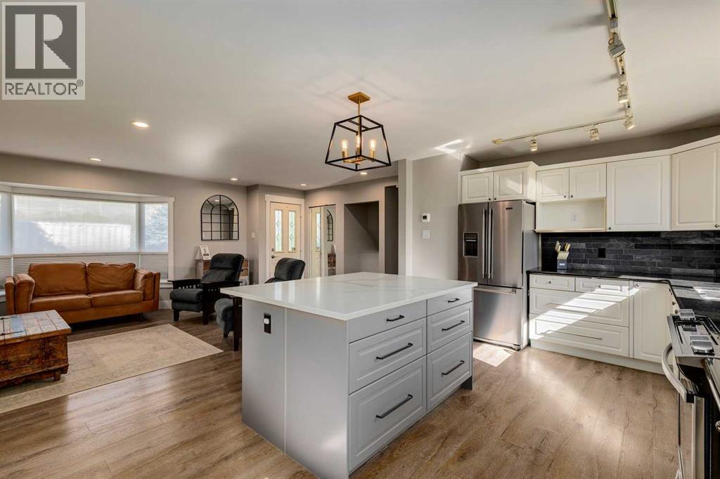 Single Family House 4 Level for Sale in  Glasgow Drive SW Glendale Calgary 