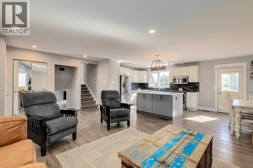 Single Family House 4 Level for Sale in  Glasgow Drive SW Glendale Calgary 