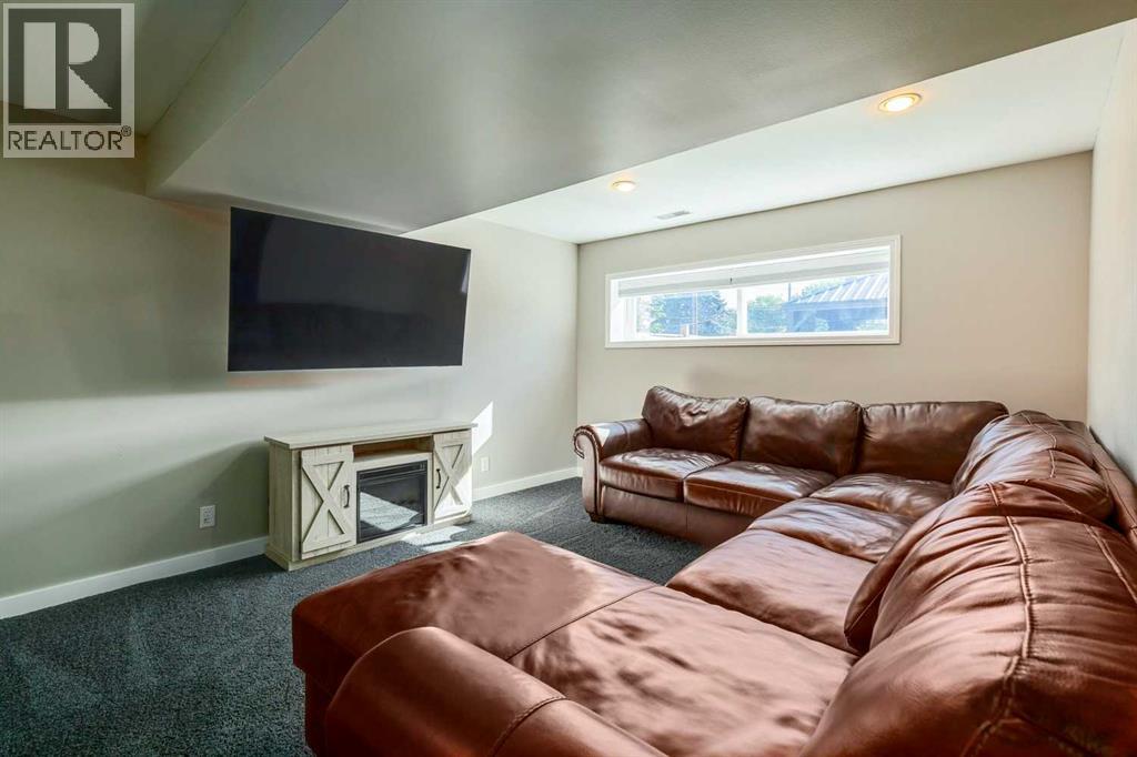 Single Family House 4 Level for Sale in  Glasgow Drive SW Glendale Calgary 
