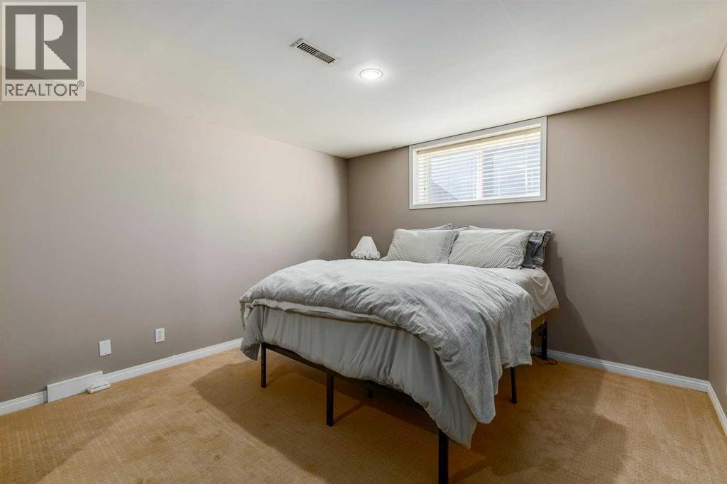 Single Family House 4 Level for Sale in  Glasgow Drive SW Glendale Calgary 