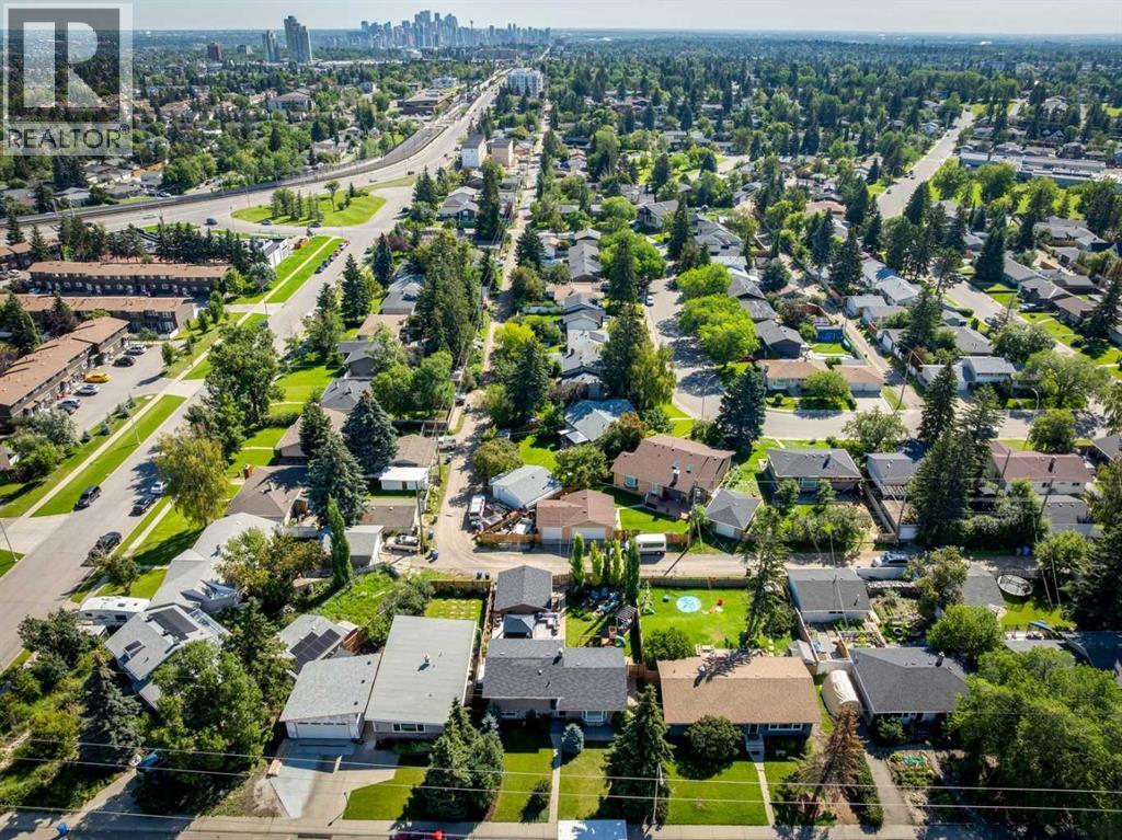Single Family House 4 Level for Sale in  Glasgow Drive SW Glendale Calgary 
