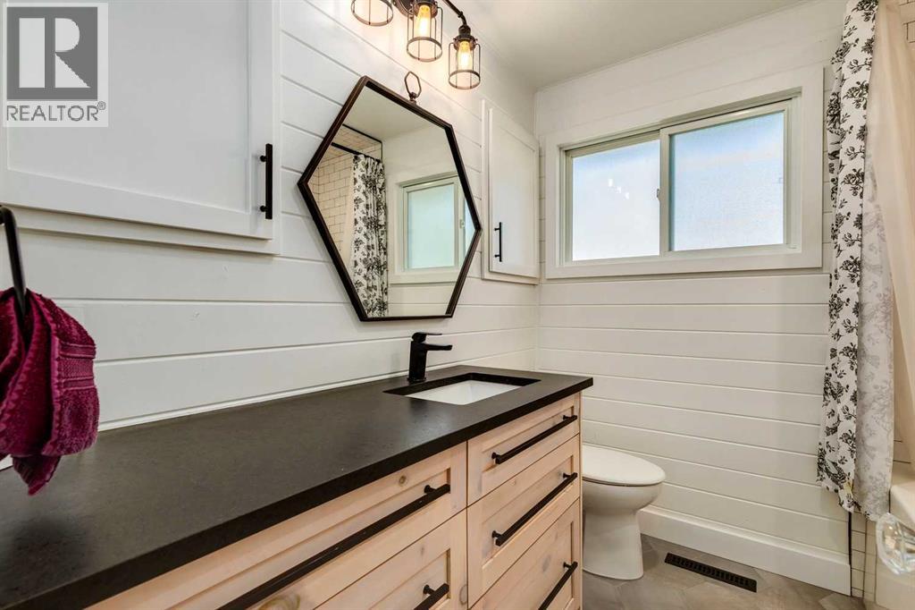 Single Family House 4 Level for Sale in  Glasgow Drive SW Glendale Calgary 