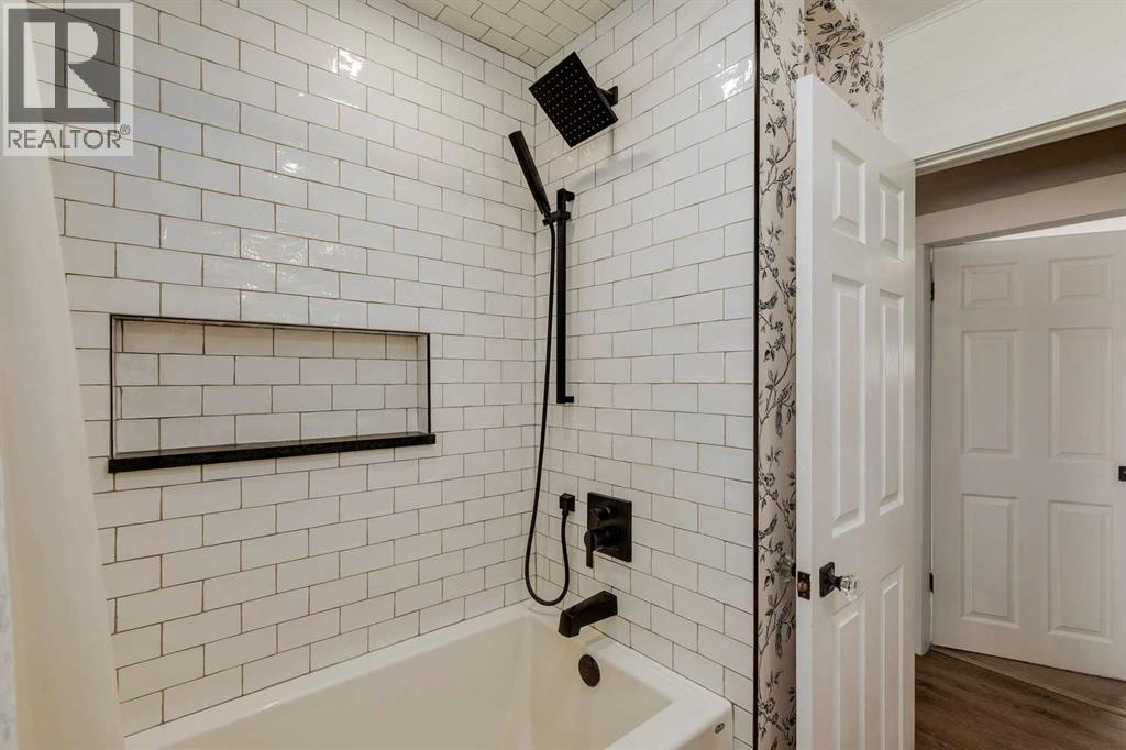 Single Family House 4 Level for Sale in  Glasgow Drive SW Glendale Calgary 