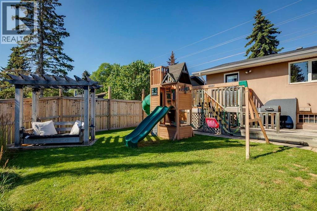 Single Family House 4 Level for Sale in  Glasgow Drive SW Glendale Calgary 