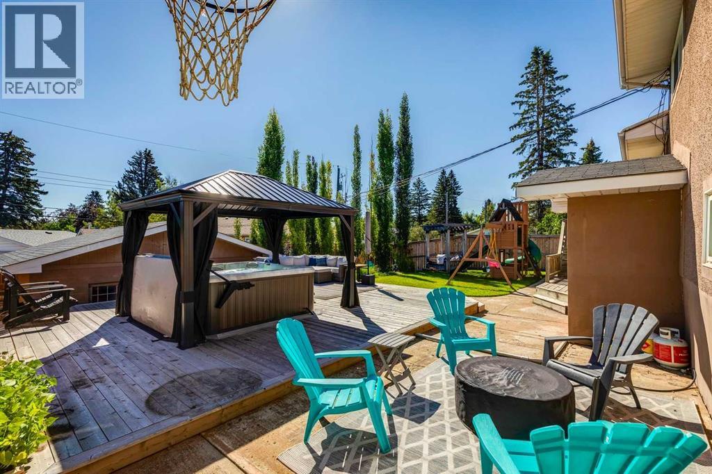 Single Family House 4 Level for Sale in  Glasgow Drive SW Glendale Calgary 