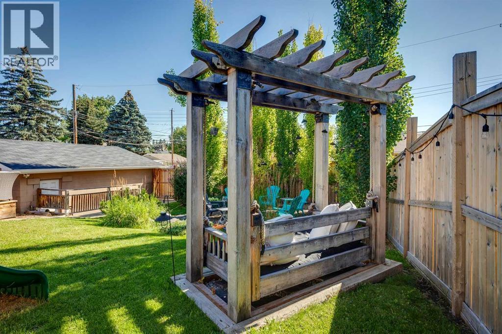 Single Family House 4 Level for Sale in  Glasgow Drive SW Glendale Calgary 