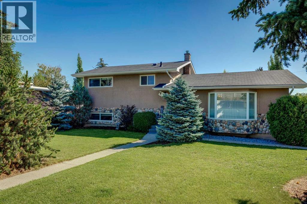 Single Family House 4 Level for Sale in  Glasgow Drive SW Glendale Calgary 
