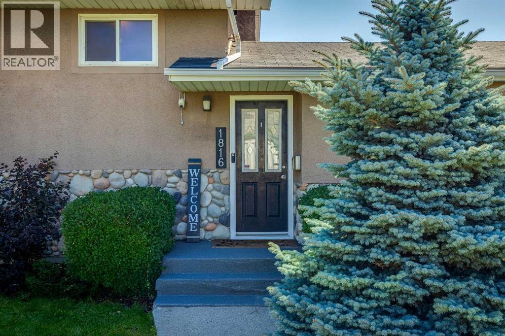 Single Family House 4 Level for Sale in  Glasgow Drive SW Glendale Calgary 