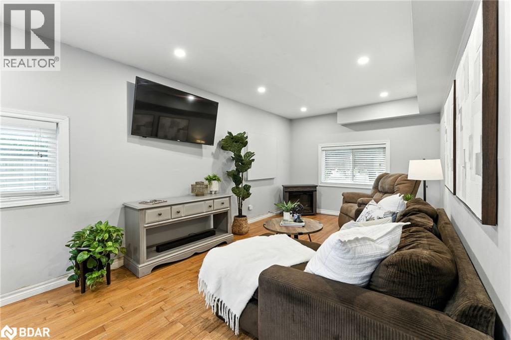 Photo 15 of 778 Byng Court, Milton ON