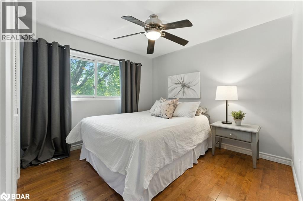 Photo 4 of 778 Byng Court, Milton ON