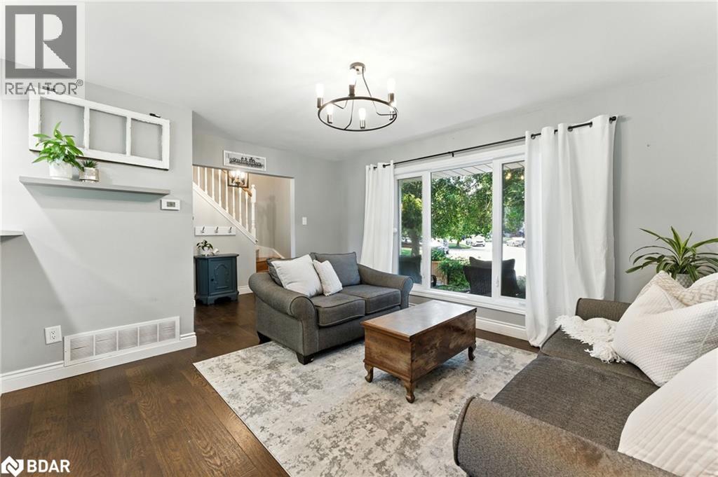 Photo 2 of 778 Byng Court, Milton ON