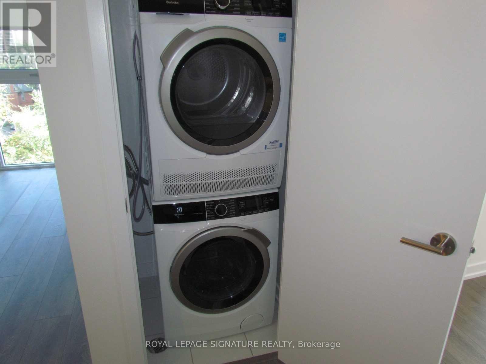 Photo 5 of 812 219 Dundas Street E, Toronto ON