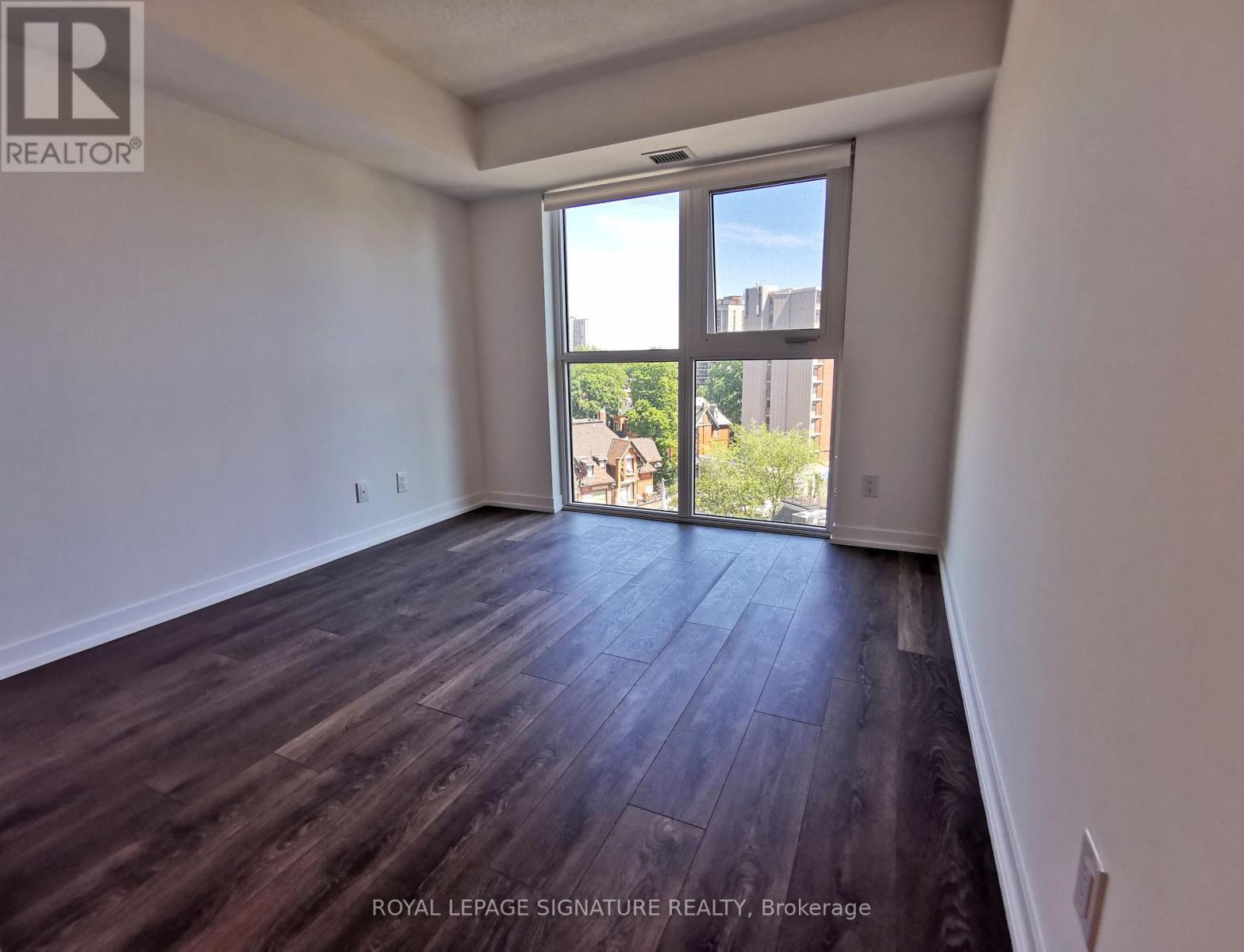 Photo 4 of 812 219 Dundas Street E, Toronto ON