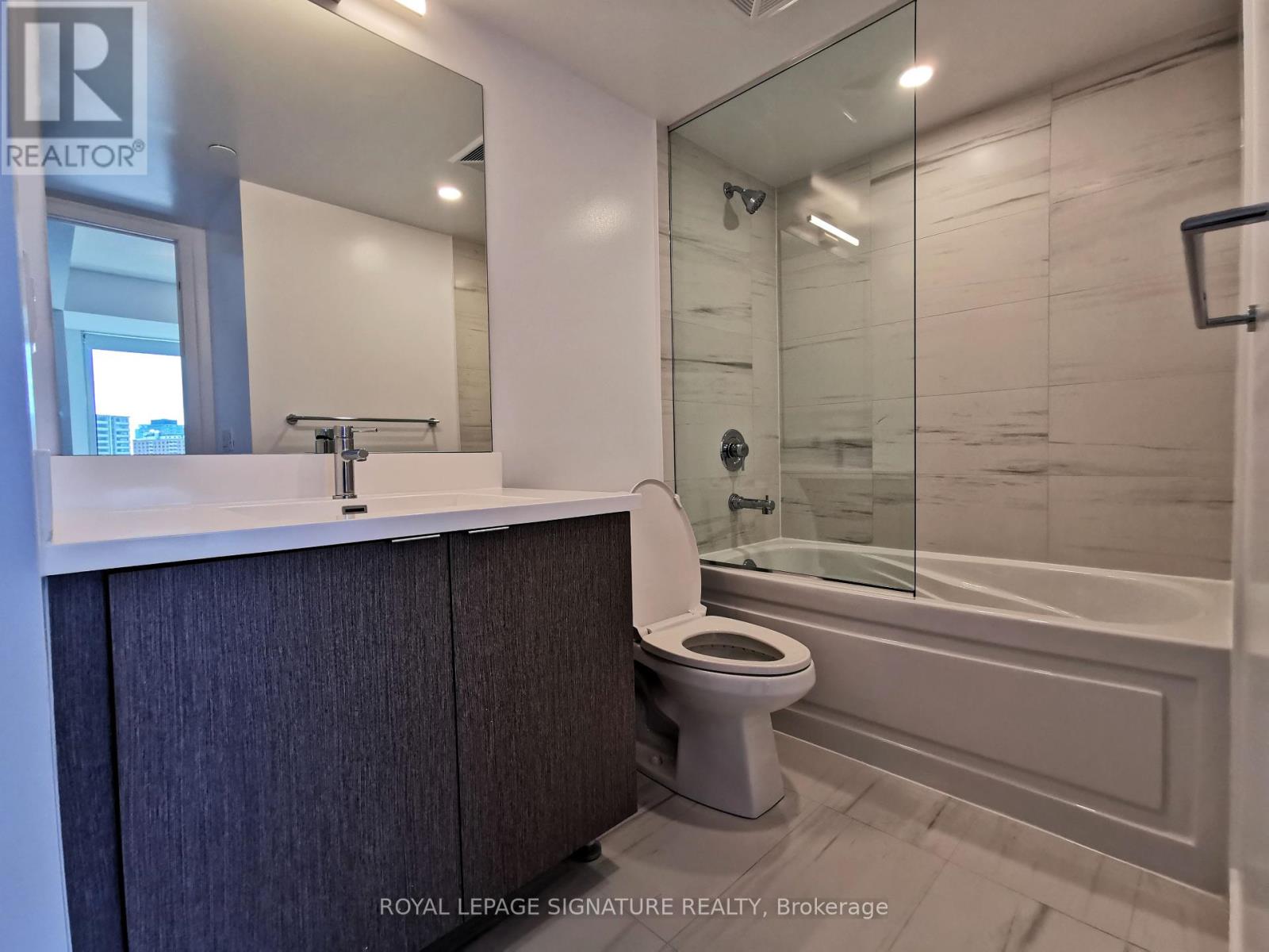 Photo 2 of 812 219 Dundas Street E, Toronto ON