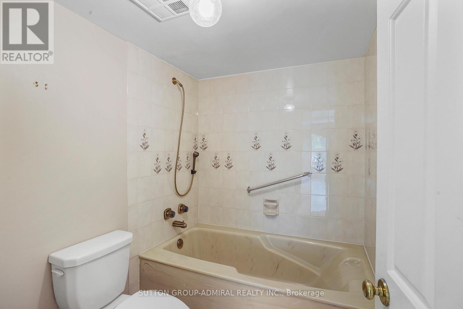 Photo 11 of 402 245 The Donway West, Toronto ON
