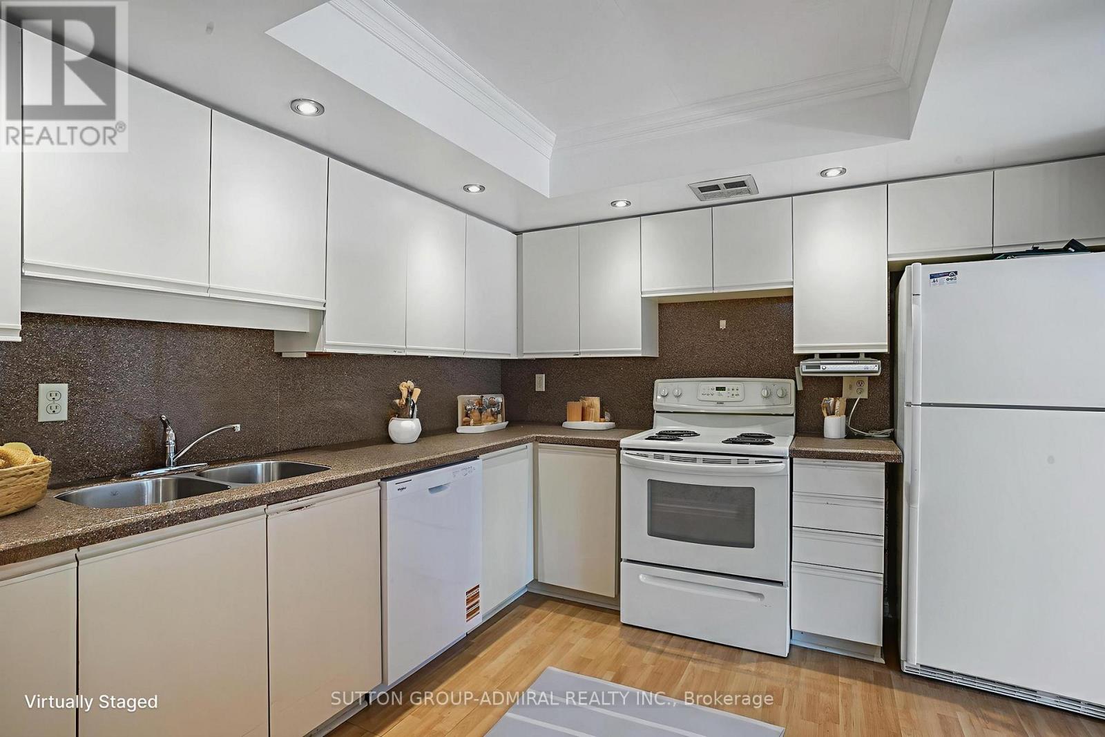 Photo 6 of 402 245 The Donway West, Toronto ON