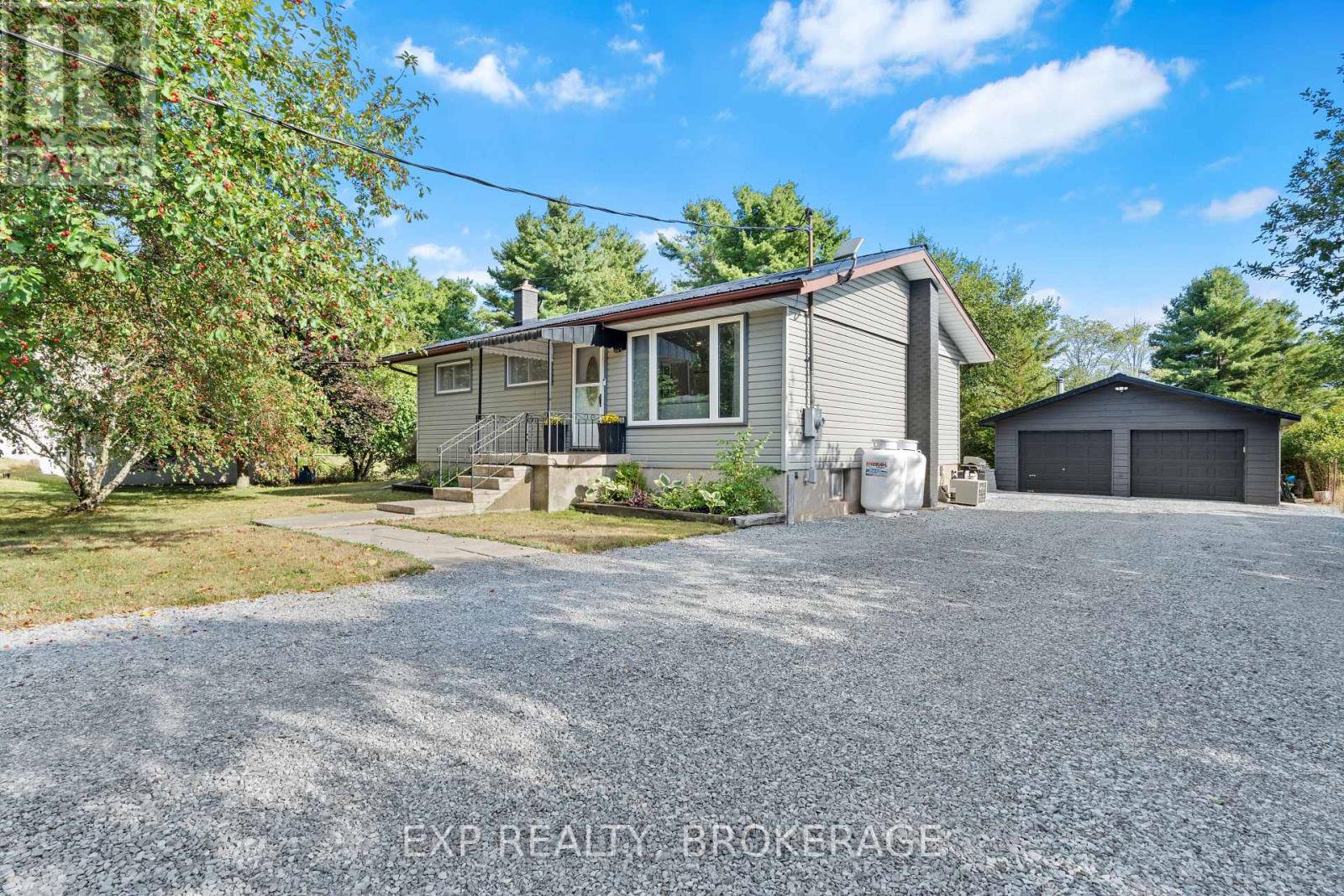 Photo 1 of 3858 Quinn Road W, Frontenac ON