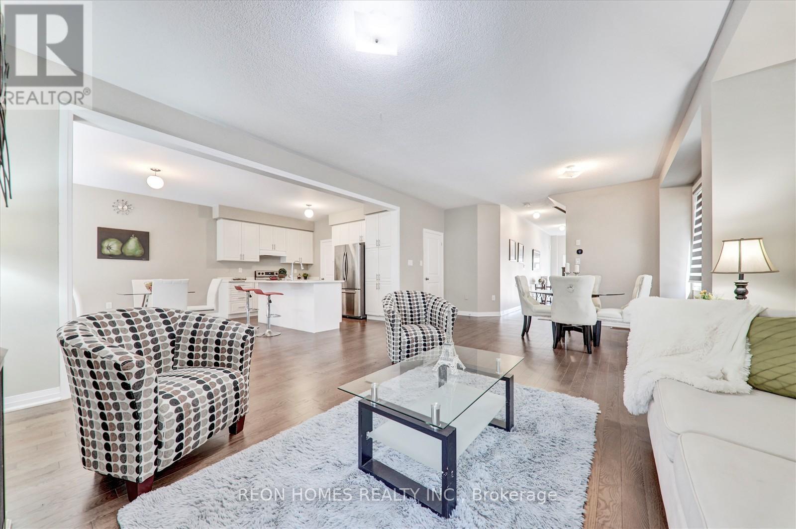 Photo 11 of 38 Crows Nest Lane, Clarington ON