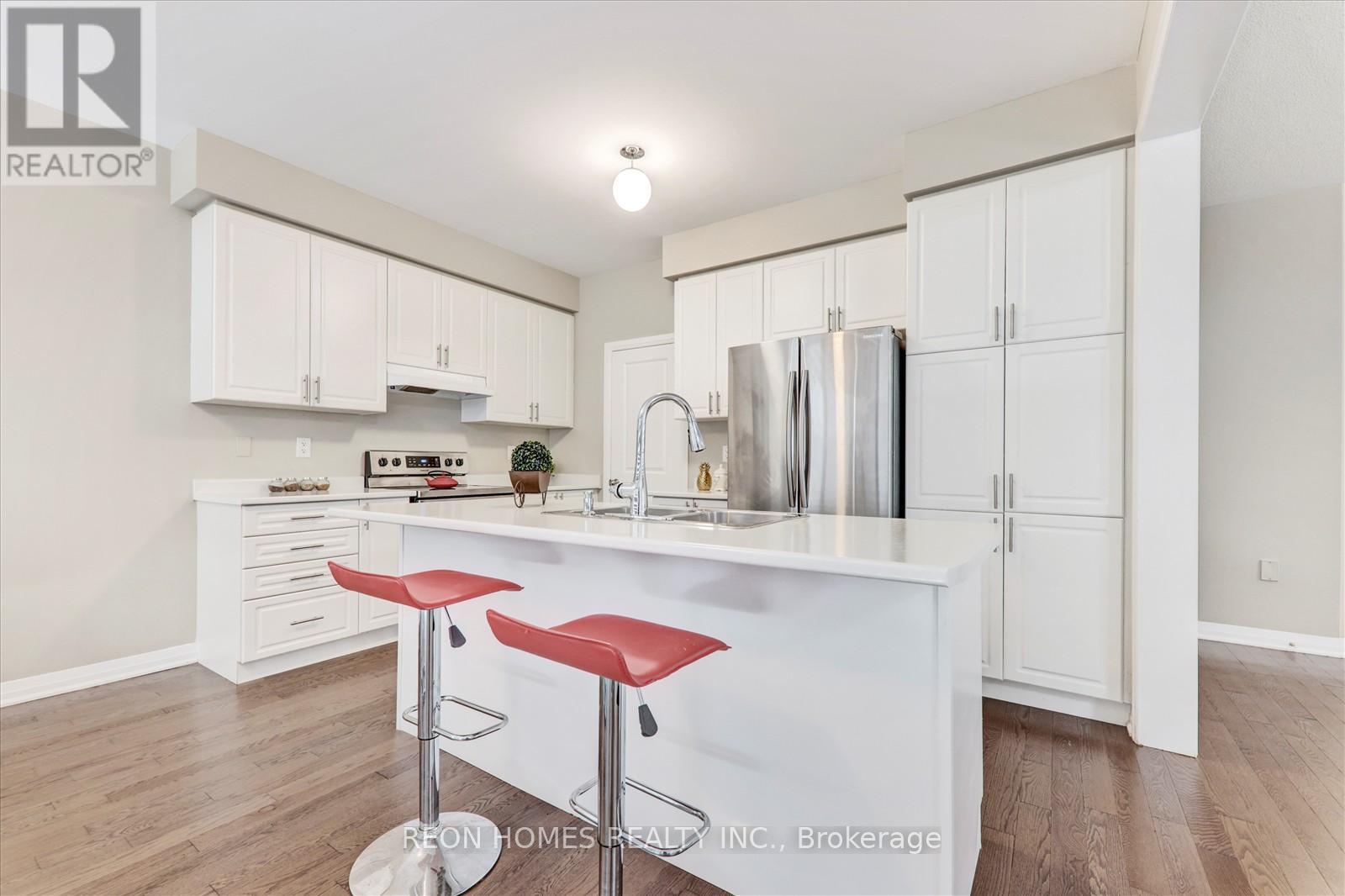 Photo 14 of 38 Crows Nest Lane, Clarington ON
