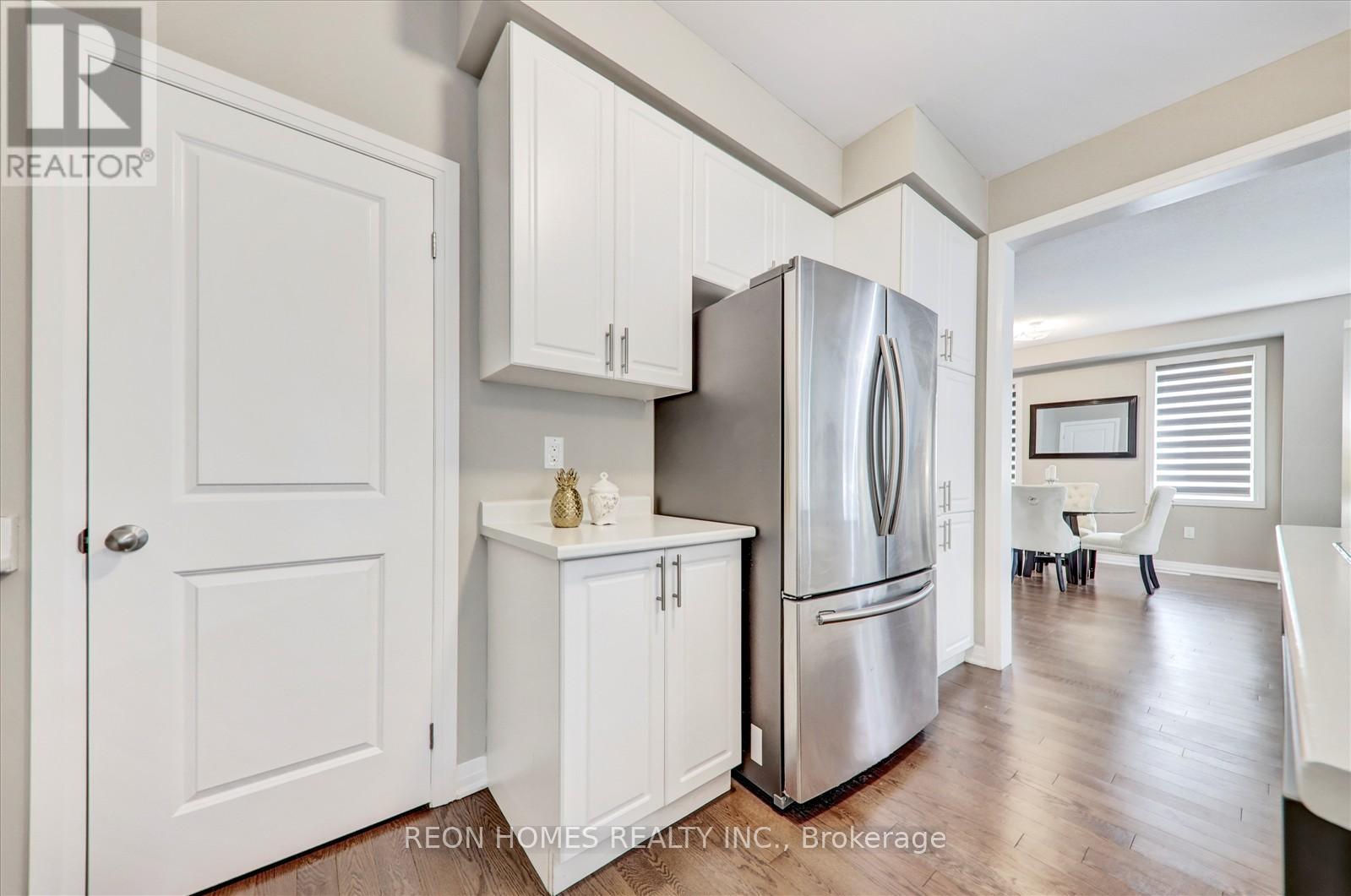 Photo 16 of 38 Crows Nest Lane, Clarington ON