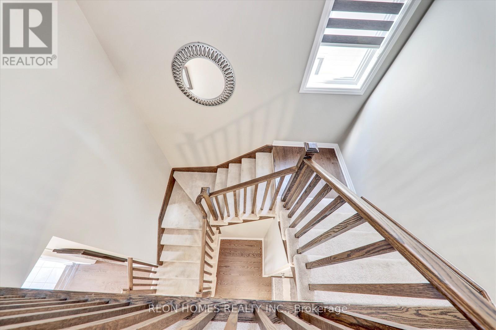 Photo 17 of 38 Crows Nest Lane, Clarington ON