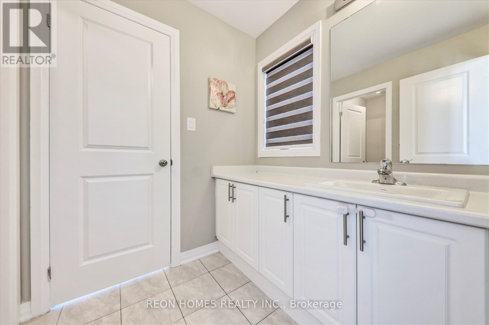 Photo 33 of 38 Crows Nest Lane, Clarington ON