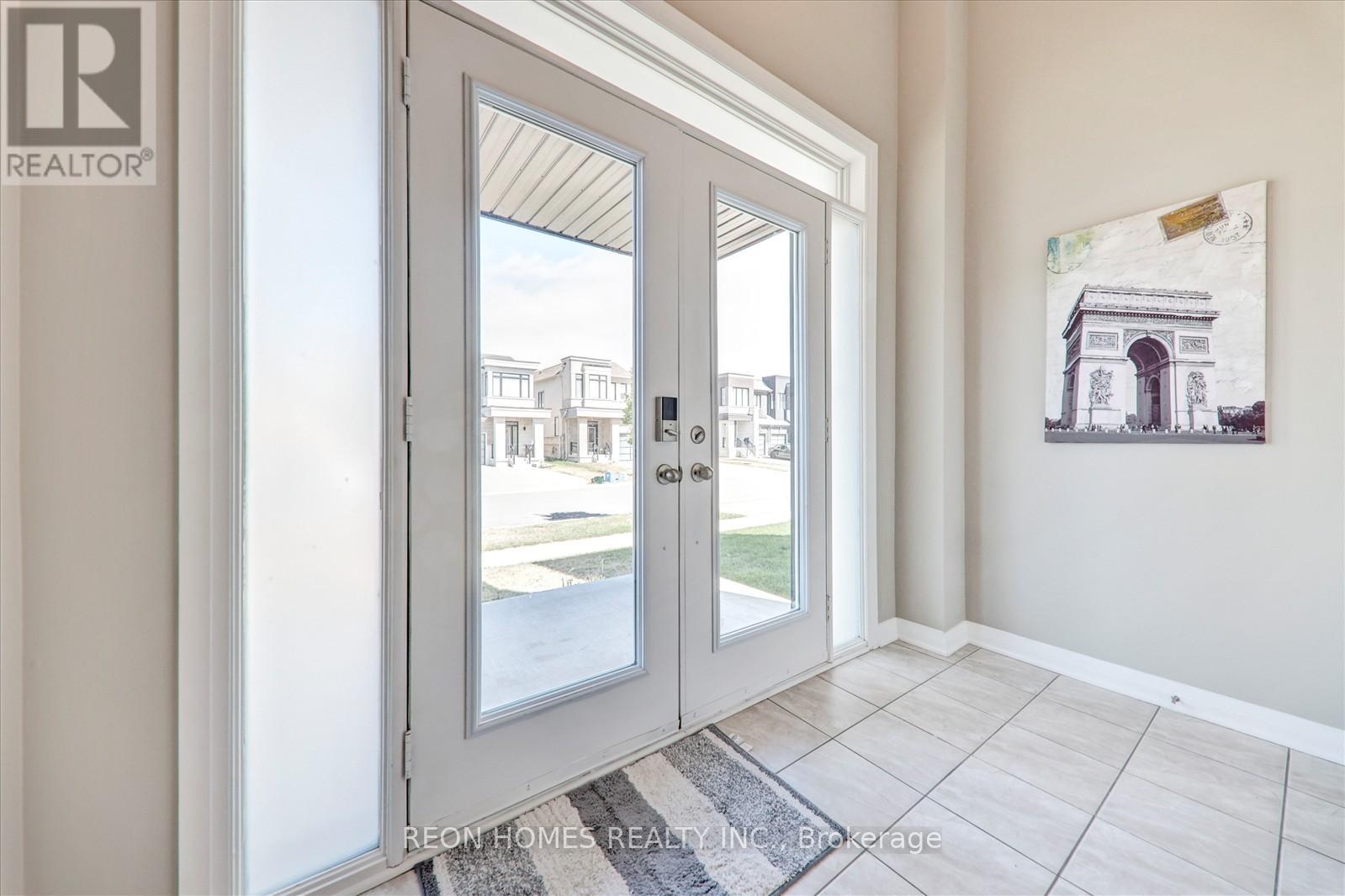 Photo 5 of 38 Crows Nest Lane, Clarington ON