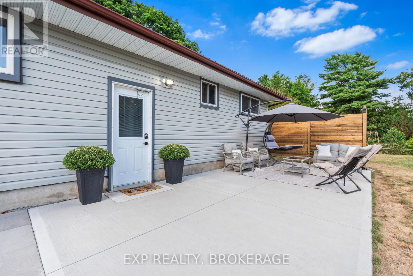 Photo 4 of 3858 Quinn Road W, Frontenac ON