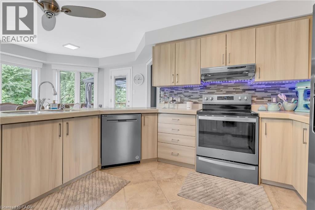 Photo 13 of 107 Chandos Drive, Kitchener ON