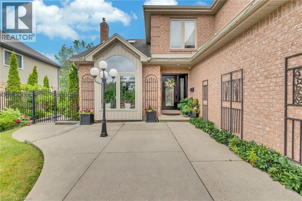 Photo 2 of 107 Chandos Drive, Kitchener ON