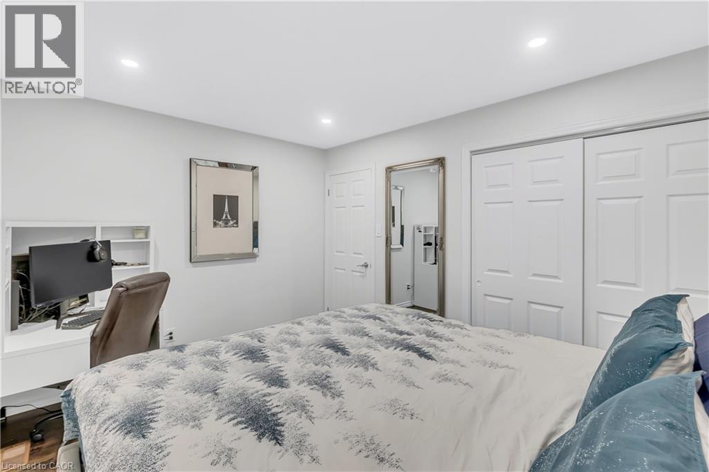 Photo 25 of 107 Chandos Drive, Kitchener ON
