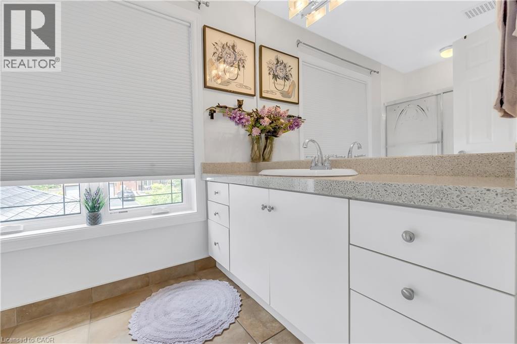 Photo 30 of 107 Chandos Drive, Kitchener ON