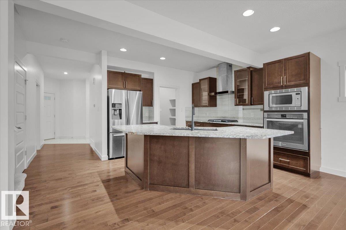 Photo 11 of 20517 98 A Av Nw, Edmonton AB