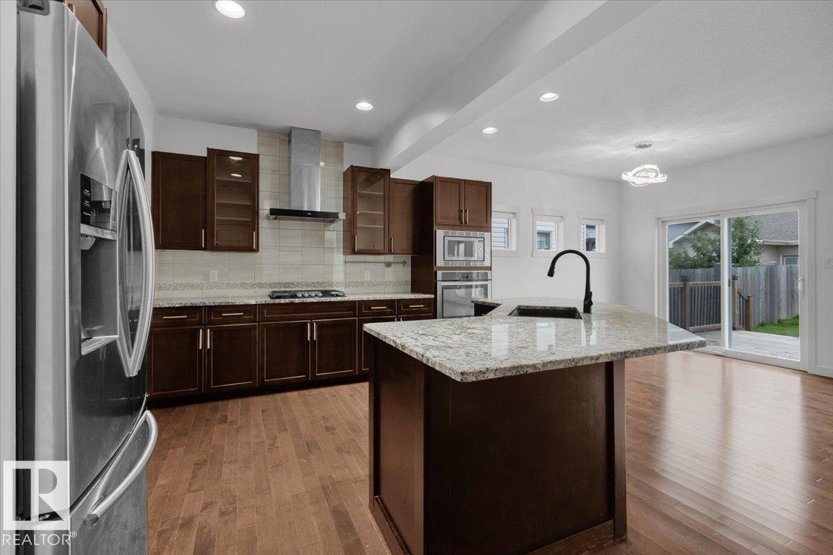 Photo 10 of 20517 98 A Av Nw, Edmonton AB