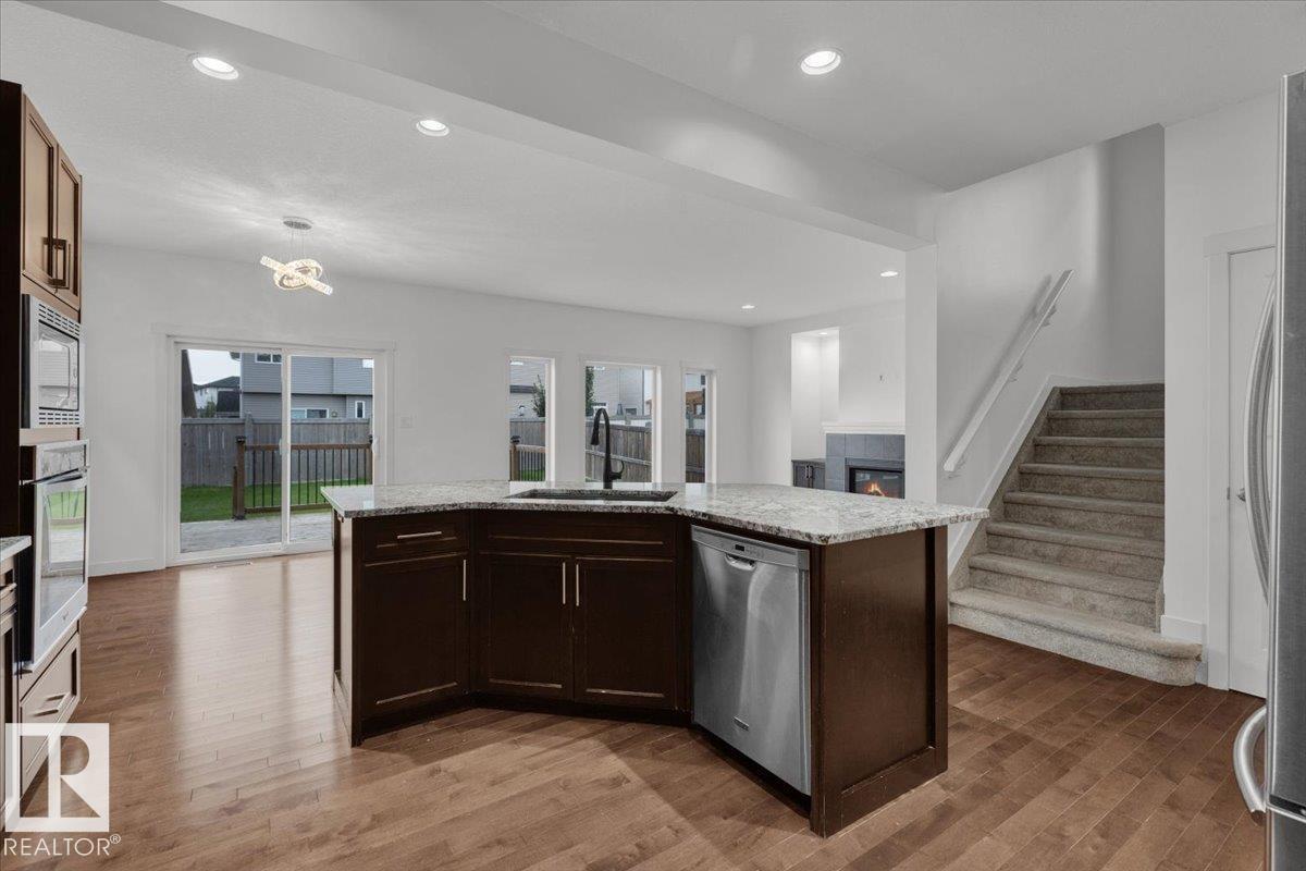Photo 14 of 20517 98 A Av Nw, Edmonton AB