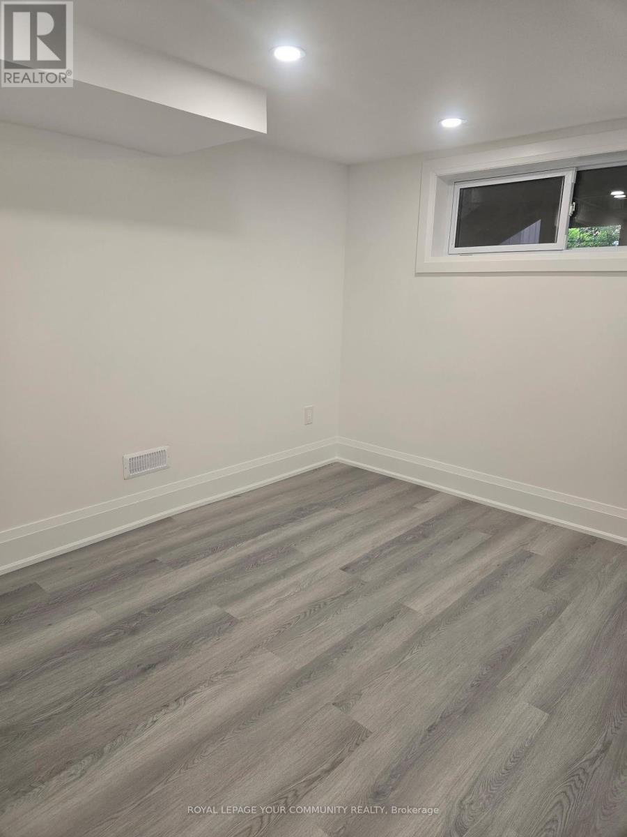 Photo 8 of 19 Beaverton Road S, Richmond Hill ON