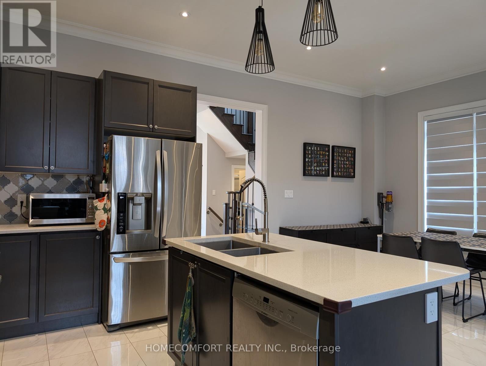 Photo 12 of 230 Paradelle Drive, Richmond Hill ON
