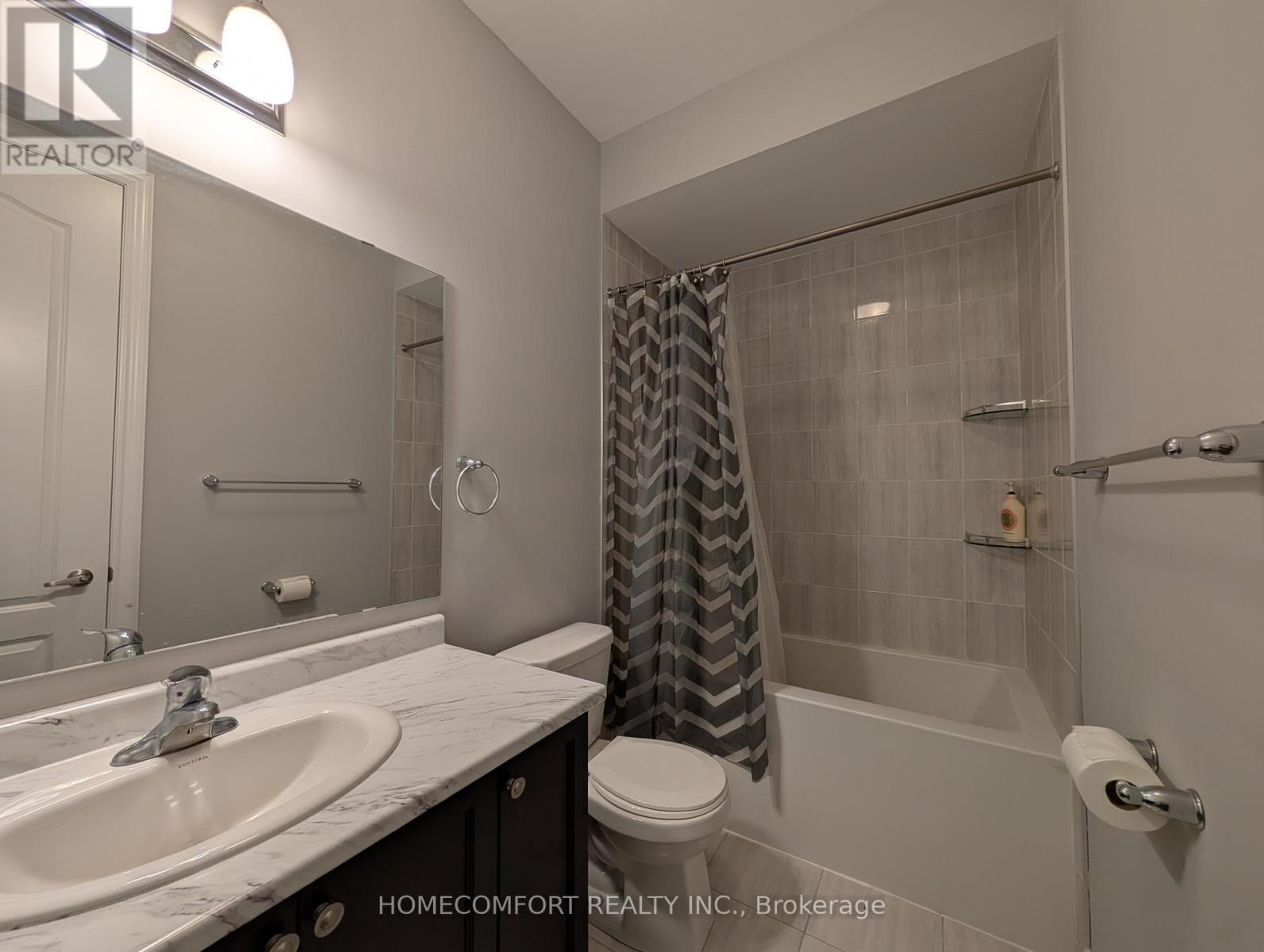 Photo 29 of 230 Paradelle Drive, Richmond Hill ON