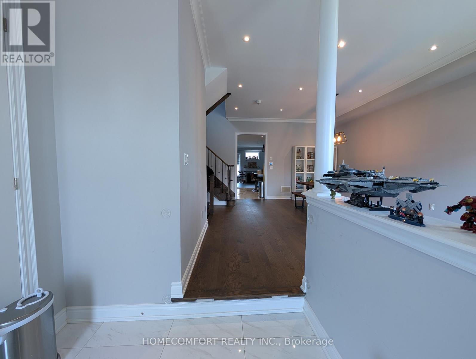 Photo 3 of 230 Paradelle Drive, Richmond Hill ON
