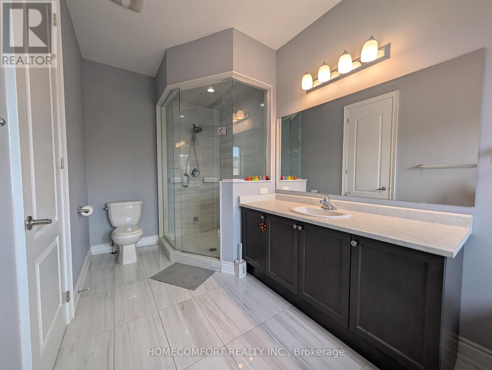 Photo 35 of 230 Paradelle Drive, Richmond Hill ON