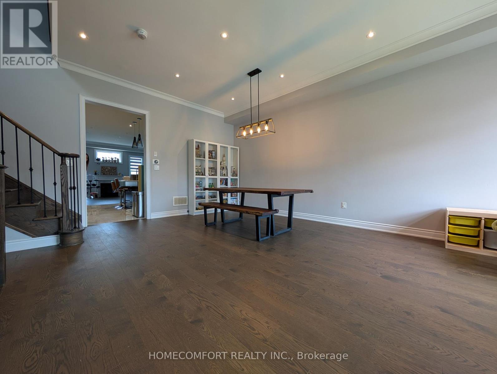 Photo 4 of 230 Paradelle Drive, Richmond Hill ON