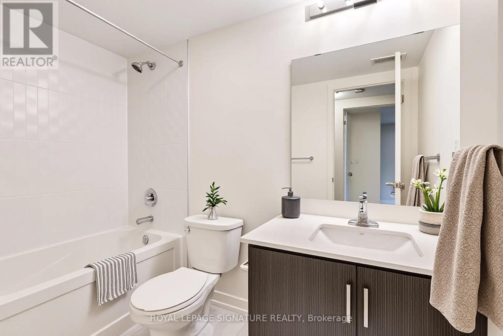 Photo 11 of 2106 58 Elizabeth Street S, Richmond Hill ON