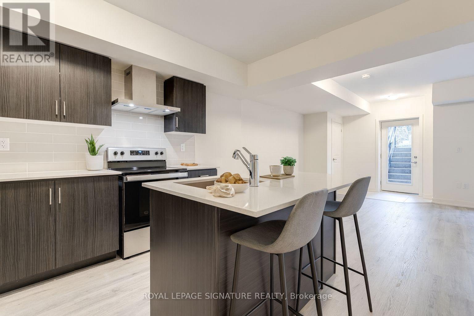Photo 3 of 2106 58 Elizabeth Street S, Richmond Hill ON