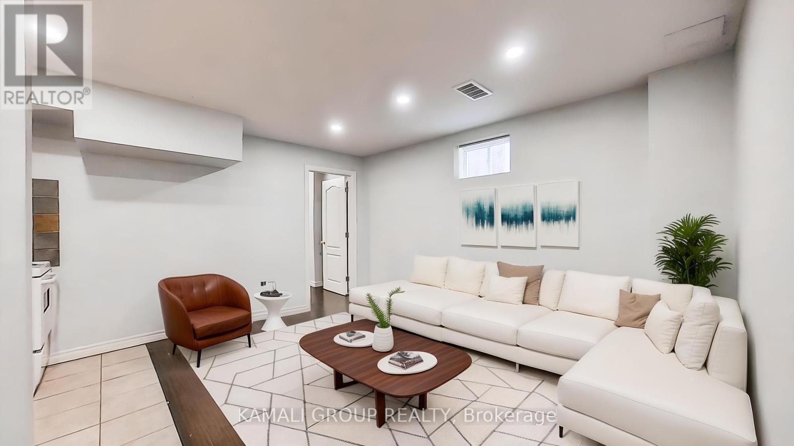 Photo 1 of Bsmt 2 156 Townsgate Drive, Vaughan ON