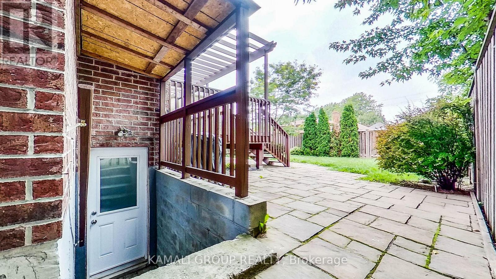 Photo 10 of Bsmt 2 156 Townsgate Drive, Vaughan ON
