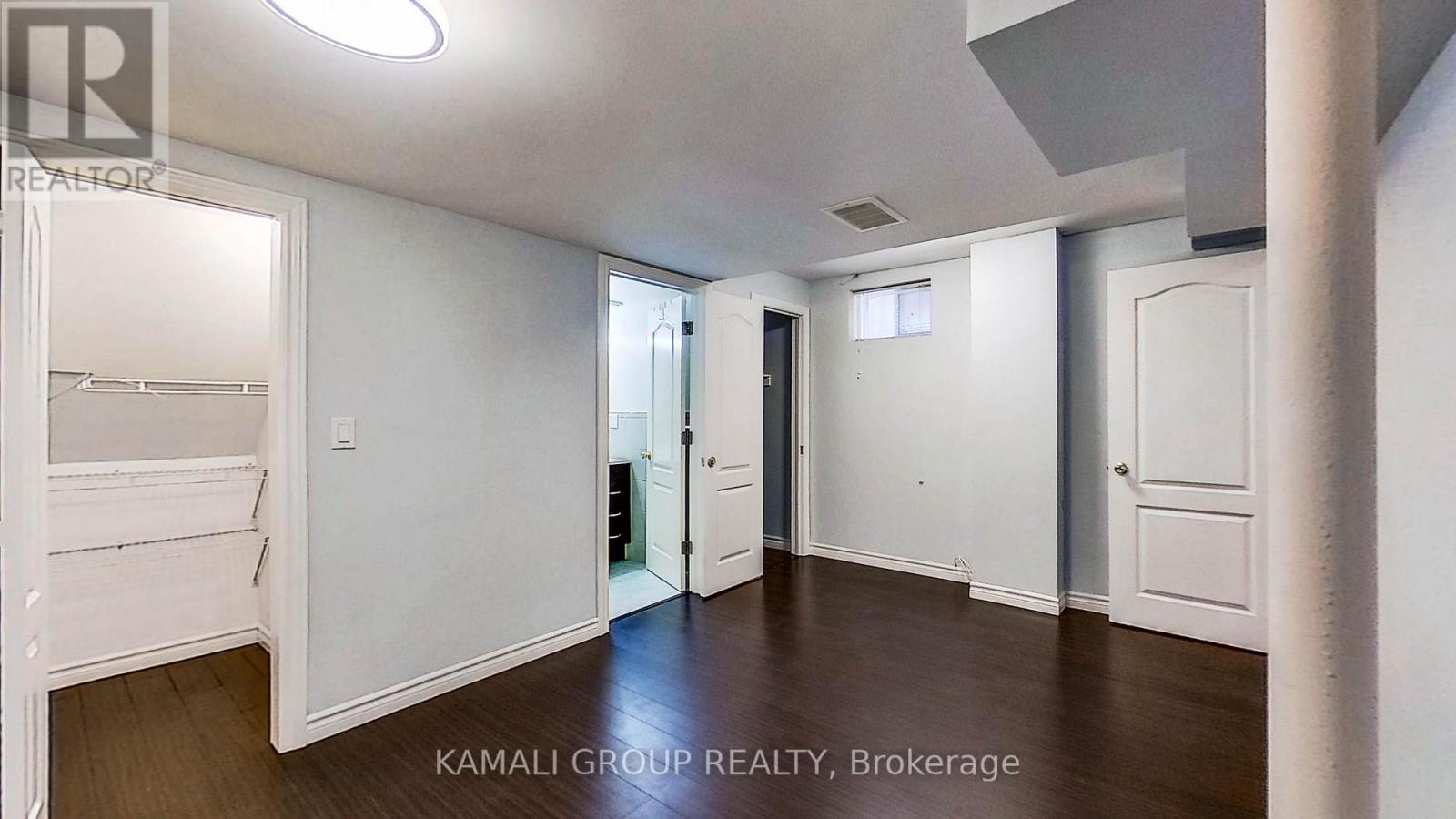 Photo 6 of Bsmt 2 156 Townsgate Drive, Vaughan ON