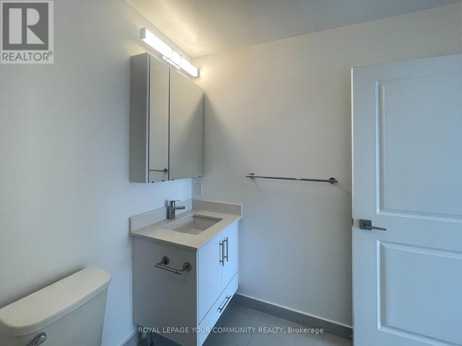 Photo 15 of 1212 75 Oneida Crescent, Richmond Hill ON